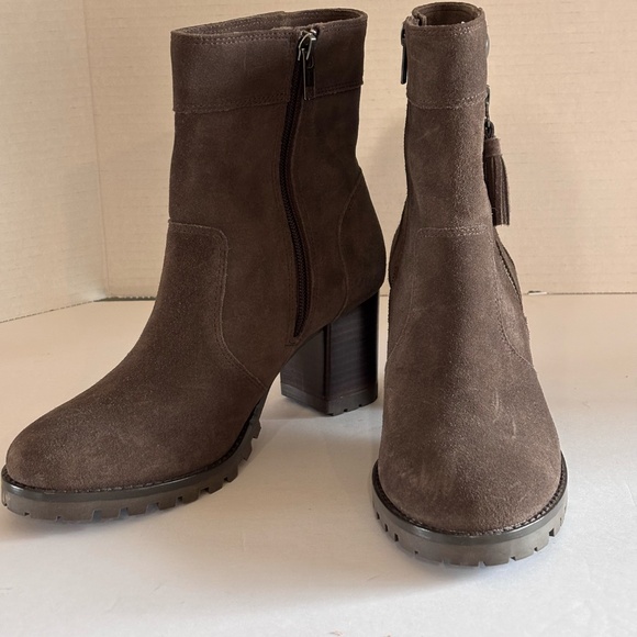 Johnston & Murphy Women's NWOT Brown Suede Ankle Boots SZ 7 - Picture 6 of 11